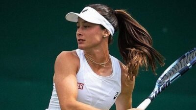 Kaynak:Cnnturk.com Zeynep Sönmez, Wimbledon Tenis Turnuvası’nda çift kadınlardan ilk turda