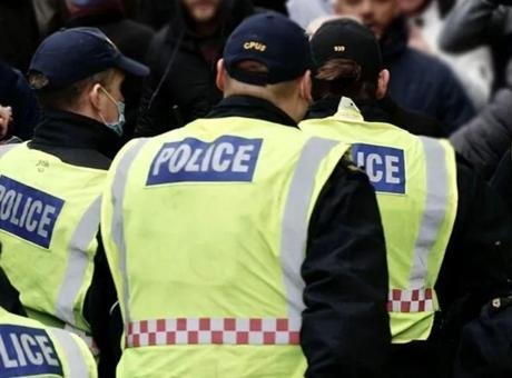 100 binden fazla polisin bilgileri sızdırıldı! Ülkede dev siber saldırı İngiliz basınındaki haberlere göre, siber saldırganlar Savunma Bakanlığı, İçişleri Bakanlığı,