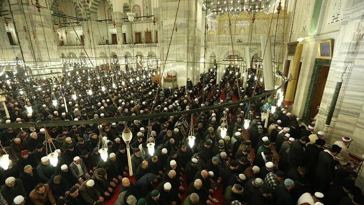 28 AĞUSTOS CUMA HUTBESİ KONUSU VE PDF METNİ! Diyanet yayınladı: ‘Vatan Sevgisi’ Kaynak:Cnnturk.com Haberlerimizi Google’da Takip Edin Gelişmelerden anında haberdar olun. Google’da