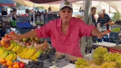 Usta sanatçı Ali Poyrazoğlu, Bodrum’da bu kez sahnede değil pazar