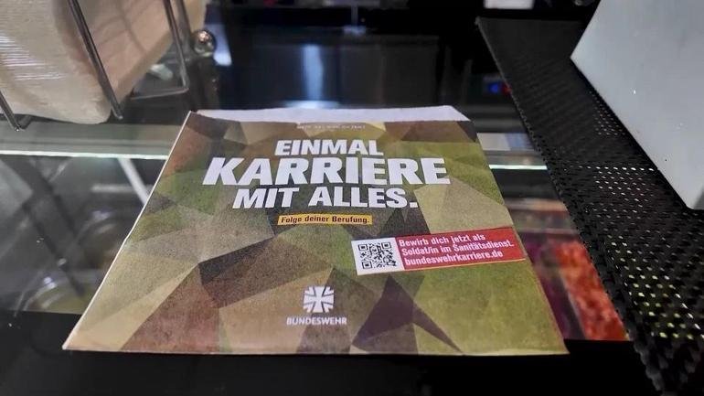 Kaynak:CNN TÜRK DÖNER PAKETLERİNDEN ORDUYA ÇAĞRI Almanya, ordudaki personel açığını