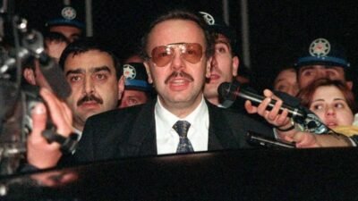 Arif Ahmet Denizolgun’un ölümünde sır perdesi aralanıyor! Feth-i kabir sonrası naaşı mezara yerleştirildi Kaynak:İHA Haberlerimizi Google’da Takip Edin Gelişmelerden anında haberdar olun. Google’da