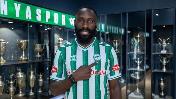 Kaynak: DHA Konyaspor, Demokratik Kongolu milli futbolcu Arthur Masuaku ile
