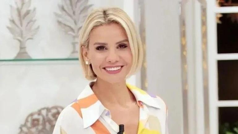 ATV ESRA EROL’DA BUGÜN MÜ BAŞLIYOR? Esra Erol’da Yeni Sezon Ne Zaman? 31 Ağustos ATV Yayın Akışı Kaynak Cnnturk.com Esra Erol’da ne zaman başlayacak, Esra Erol’da yeni