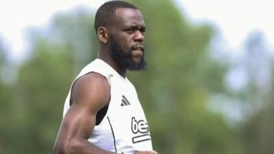 Beşiktaş’ta Onana’nın sözleşmesi feshedildi Takımdan ayrılacak isimlerle ilgili çalışmalarını sürdüren Beşiktaş’ta Jean Onana’nın sözleşmesinin