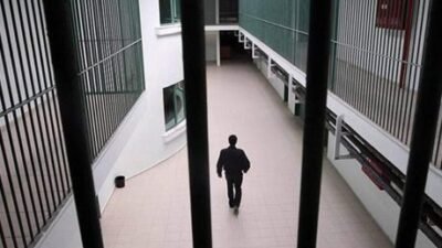 İngiltere’de yeni Başbakan Andy Burnham hükümeti, cezaevlerindeki kapasite krizini hafifletmek