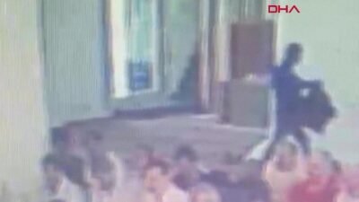 Camide 450 bin liralık hırsızlık Kaynak:CNN TÜRK Yıllarca para biriktirdi. Otomobil alacaktı. Camiye gitti, tüm