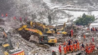 Çin’in Sichuan eyaletinde şiddetli yağışlar seli beraberinde getirdi. Xinbao köyündeki