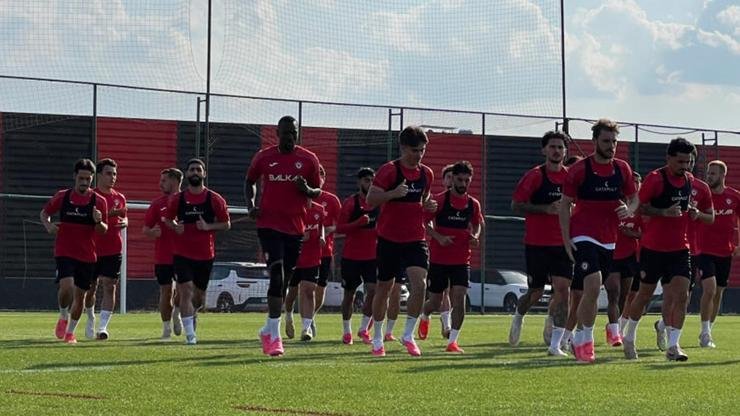 Kaynak:Cnnturk.com Çorum FK, Galatasaray müsabakasının ilk antrenmanını yaptı. Haberlerimizi Google’da