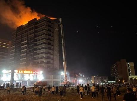 Diyarbakır’ın merkez Kayapınar ilçesi Talaytepe Mahallesi Laleş Bulvarı’ndaki bir plazada
