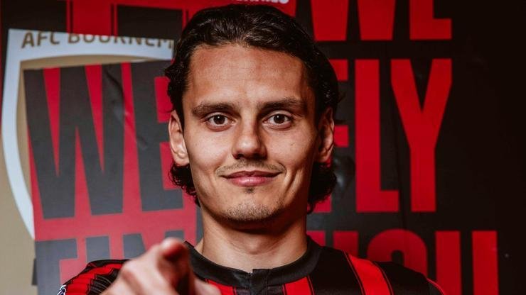 Premier Lig ekibi Bournemouth forması giyen milli forvet Enes Ünal’ın