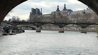 Fransa’nın başkenti Paris’te, Eyfel Kulesi’nin yakınındaki Seine Nehri’nde insan kemikleri