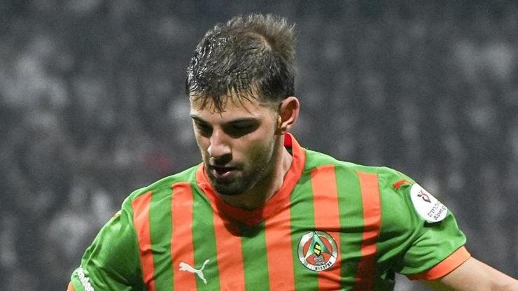 Fenerbahçe, Alanyasporlu Ümit Akdağ için harekete geçti Kaynak:Milliyet Stoper rotasyonunu güçlendirmek isteyen Fenerbahçe, Alanyaspor’un 22 yaşındaki savunma