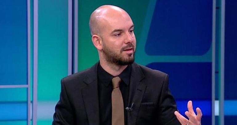 Fenerbahçe, Avrupa’da nasıl tur atlar? Semih Sezerli’den Sturm Graz analizi… Sezerli’nin muhtemel 11 tahmini şöyle oldu: Kalede Ederson, sağ bekte