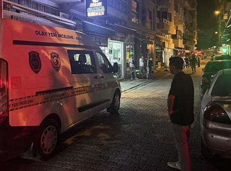 İzmir’de iki grup arasında silahlı kavga! 5 yaralı, 3 gözaltı İzmir’in Karşıyaka ilçesinde iki grup arasında çıkan silahlı kavgada 5