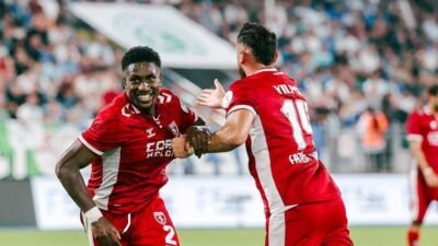 Karadeniz derbisinde Samsunspor, Çaykur Rizespor’u mağlup etti Kaynak:Cnnturk.com Samsunspor, Çaykur Rizespor deplasmanından 2 gollü galibiyetle ayrıldı. Haberlerimizi