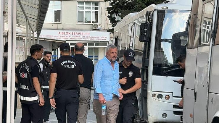 Kuşadası Belediyesi’ne yönelik soruşturmada 16 şüpheli adliyeye sevk edildi Haberlerimizi Google’da Takip Edin Gelişmelerden anında haberdar olun. Google’da tercih