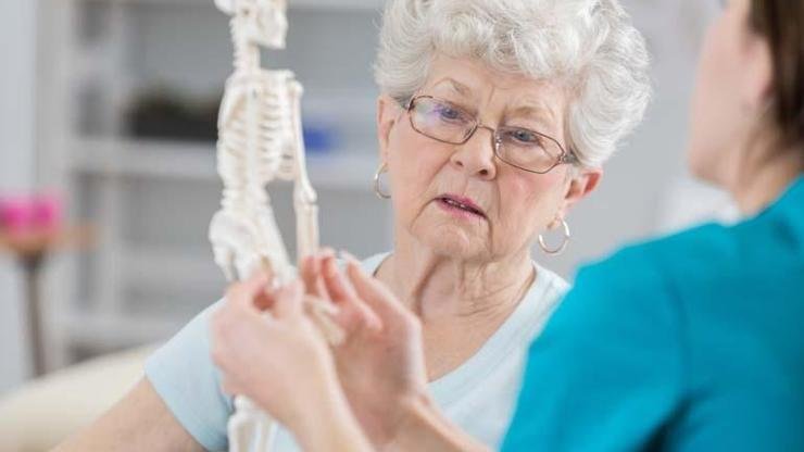 Osteoporoza Bağlı Omurga Kırıkları Sessiz İlerleyebilir Haberlerimizi Google’da Takip Edin Gelişmelerden anında haberdar olun. Google’da tercih
