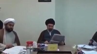 İran yarı resmi haber ajansı Fars, Mücteba Hameney’in yer aldığı