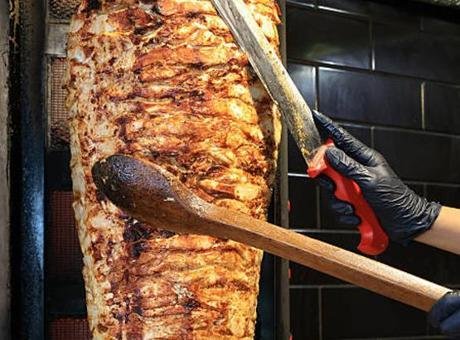 Döner siparişi verenler, paketlerini açmadan önce hiç beklemedikleri bir çağrıyla