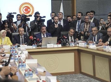 TBMM Adalet Komisyonu’nda ‘Çerçeve yasa’ görüşmeleri… ‘Bu teklif, genel af değildir’ TBMM Adalet Komisyonunda, Milli Dayanışma ve Toplumsal Bütünleşmenin Güçlendirilmesine Dair