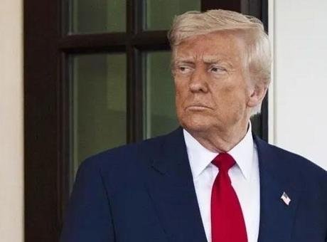 Trump’tan ‘İran çökmekte olan bir ülkedir’ açıklaması Trump, sosyal medya hesabından İran’a ilişkin paylaşımlar yaptı. Fox News