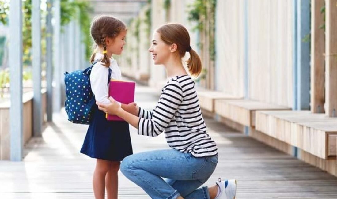 Kaynak İHA Okulların açılmasıyla birlikte çocuklarda skolyoza dikkat çeken Doç.