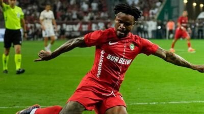 Kaynak Cnnturk.com Paylaş Amedspor, sahasında ağırladığı Başakşehir karşısında farklı kazandı.