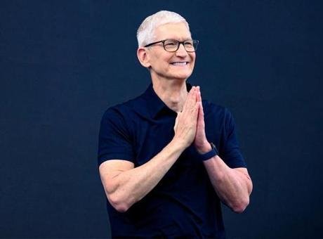 Apple’ın başında 15 yıl geçiren Tim Cook, görevini şirketin yeni