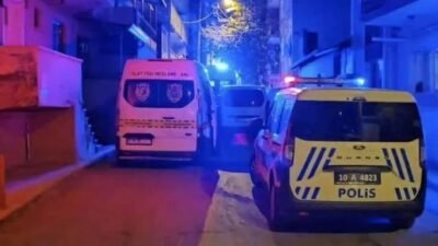 Balıkesir’de kanlı gece! Kardeş kavgası kanlı bitti Kaynak İHA Balıkesir’in Karesi ilçesinde iki kardeş arasında çıkan tartışma