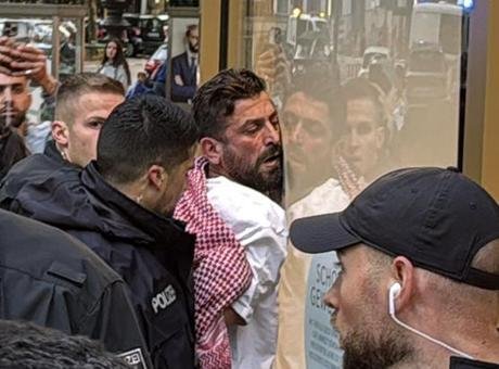 İsrail’in Gazze’ye saldırılarını protesto etmek üzere çok sayıda Filistin destekçisi