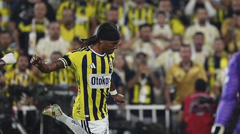 Kaynak Cnnturk.com Paylaş Beşiktaş, Fenerbahçe derbisi sonrası Fenerbahçe forması giyen