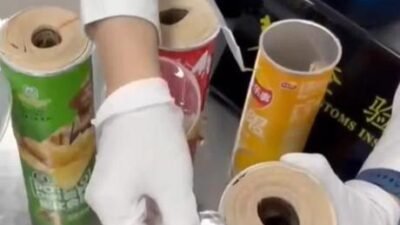 Cips kutularından balya balya para çıktı! İşte o anlar Alınan bilgiye göre, Çin’de el bagajıyla gümrük kontrol noktasına gelen
