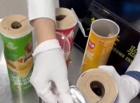 Alınan bilgiye göre, Çin’de el bagajıyla gümrük kontrol noktasına gelen