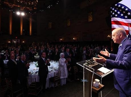 Cumhurbaşkanı Erdoğan’dan New York’ta önemli açıklamalar! ‘Asimilasyonun her çeşidine hayır diyoruz’ Cumhurbaşkanı Recep Tayyip Erdoğan, “Biz hangi görüşe sahip olursa olsun