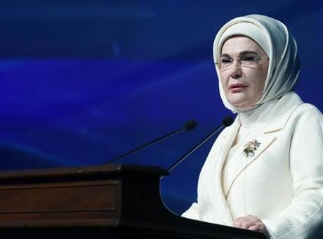 Emine Erdoğan’dan Rize’deki ziyaretlerine ilişkin paylaşım Emine Erdoğan, sosyal medya hesabından, Cumhurbaşkanı Erdoğan ile geldikleri Rize’deki