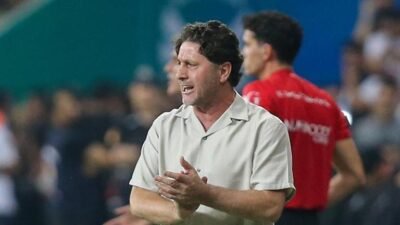 Kaynak Cnnturk.com Fatih Tekke, takımı Trabzonspor’un Amedspor karşısında aldığı yenilgi
