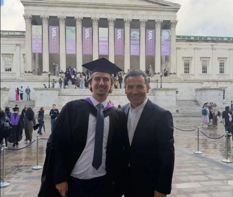 Ferhat Göçer’in gurur günü! Oğlu Can Göçer’den büyük başarı Ünlü sanatçı Ferhat Göçer’in oğlu Can Göçer, dünyanın saygın üniversitelerinden