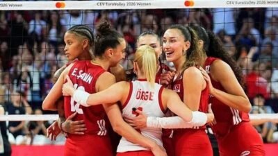 FİLENİN SULTANLARI YARI FİNAL MAÇI NE ZAMAN? Türkiye – Sırbistan voleybol maçı saat kaçta, hangi kanalda? Avrupa Şampiyonası yarı final eşleşmeleri ve maç takvimi! Kaynak Cnnturk.com Filenin Sultanları yarı final maçı için araştırmalar hız