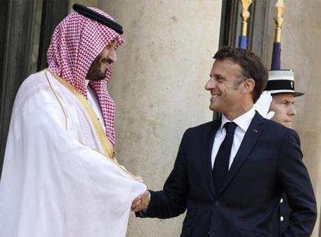Fransa, Suudi Arabistan’ın Kızıldeniz’deki petrol limanını korumak için askeri güçlerini konuşlandıracak Fransız TF1 ve France 2 kanallarının ortak yayınına konuk olan
