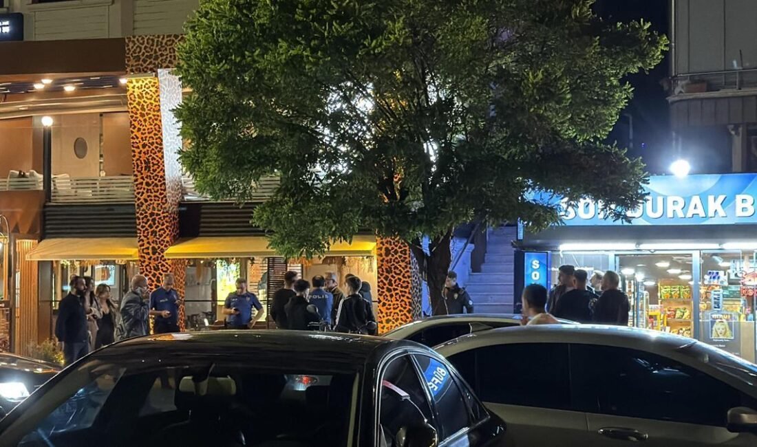 Husumetlisini bacağından bıçakladı Paylaş Husumetlisini bacağından bıçakladı Haberlerimizi Google’da Takip Edin Gelişmelerden anında