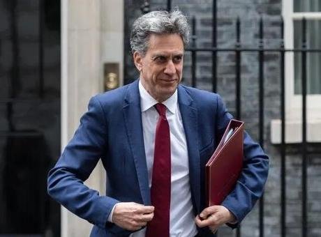 İngiltere Dışişleri Bakanı Ed Miliband, Batı Şeria’daki yasadışı yerleşimleri finanse