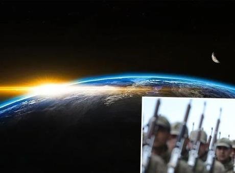 İngiltere’nin Uzay Komutanı hırsızlık ve cinsel saldırıdan gözaltına alındı İngiliz Kraliyet Hava Kuvvetleri Uzay Komutanı Tümgeneral James Thompson, cinsel