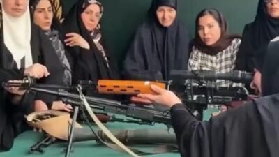 İran’da 31 milyon kişilik seferberlik iddiası! Kadınlar silah başına geçti MİLLİYET.COM.TR / İran’da ABD ile süregelen savaşın gerilimin gölgesinde dikkat