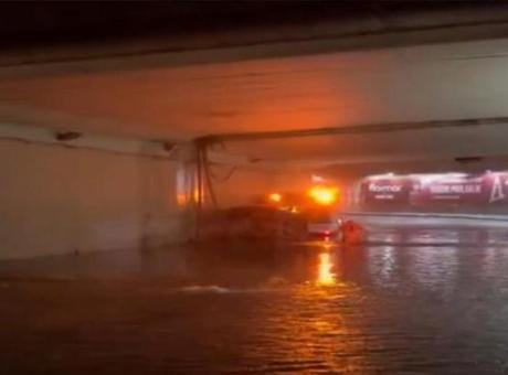 İstanbul’da sağanak gece de sürdü. Sağanak nedeniyle Nisbetiye Caddesi’nde bulunan