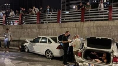 Kayseri’nin Kocasinan ilçesinde 3 otomobilin çarpıştığı zincirleme trafik kazasında 2