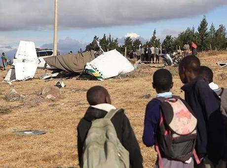 Kenya’da uçak kazası: 2 ölü Kenya’nın Kajiado County bölgesindeki Kipeto beldesinde bir eğitim uçağı düştü.