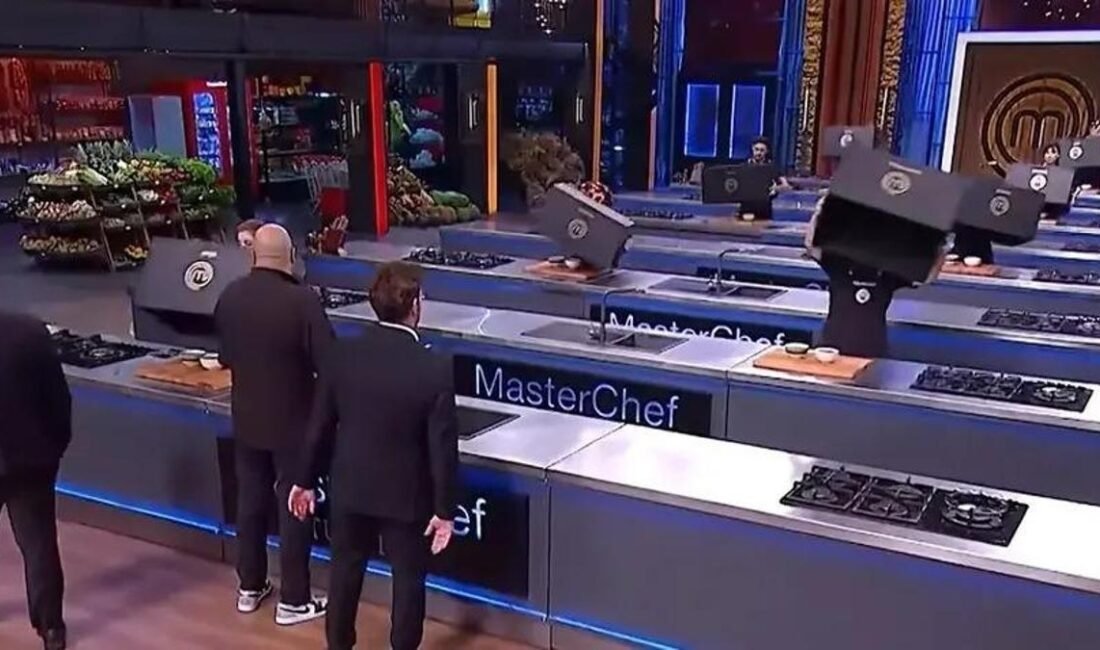 Kaynak Cnnturk.com MasterChef’te eleme gecesi yaşandı. Eleme potasındaki yarışmacılar MasterChef’e