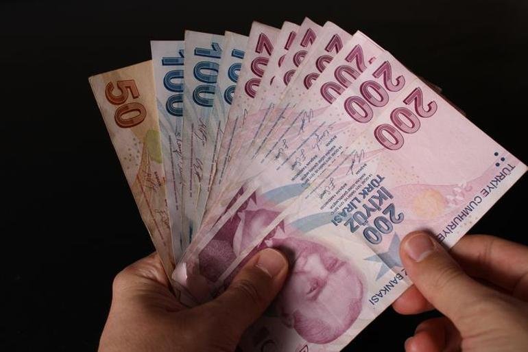 MEMUR EMEKLİSİNE SEYYANEN ZAM SON DAKİKA: Memur emeklisi, SSK ve Bağ-Kur emekliye ek zam gelecek mi? AYM kararıyla geriye dönük ödeme yapılacak mı? Kaynak Cnnturk.com Memur emeklilerine seyyanen zam yapılacak mı, emekliye seyyanen