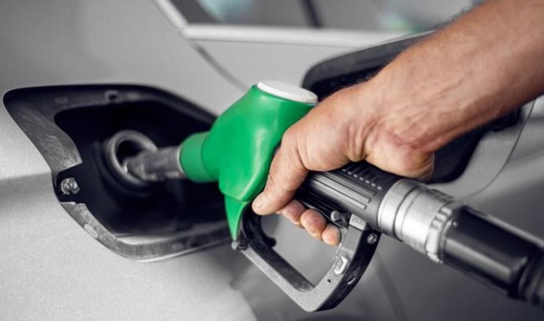 Kaynak Cnnturk.com Akaryakıt fiyatlarındaki son değişim pompaya yansıdı. Motorin litre